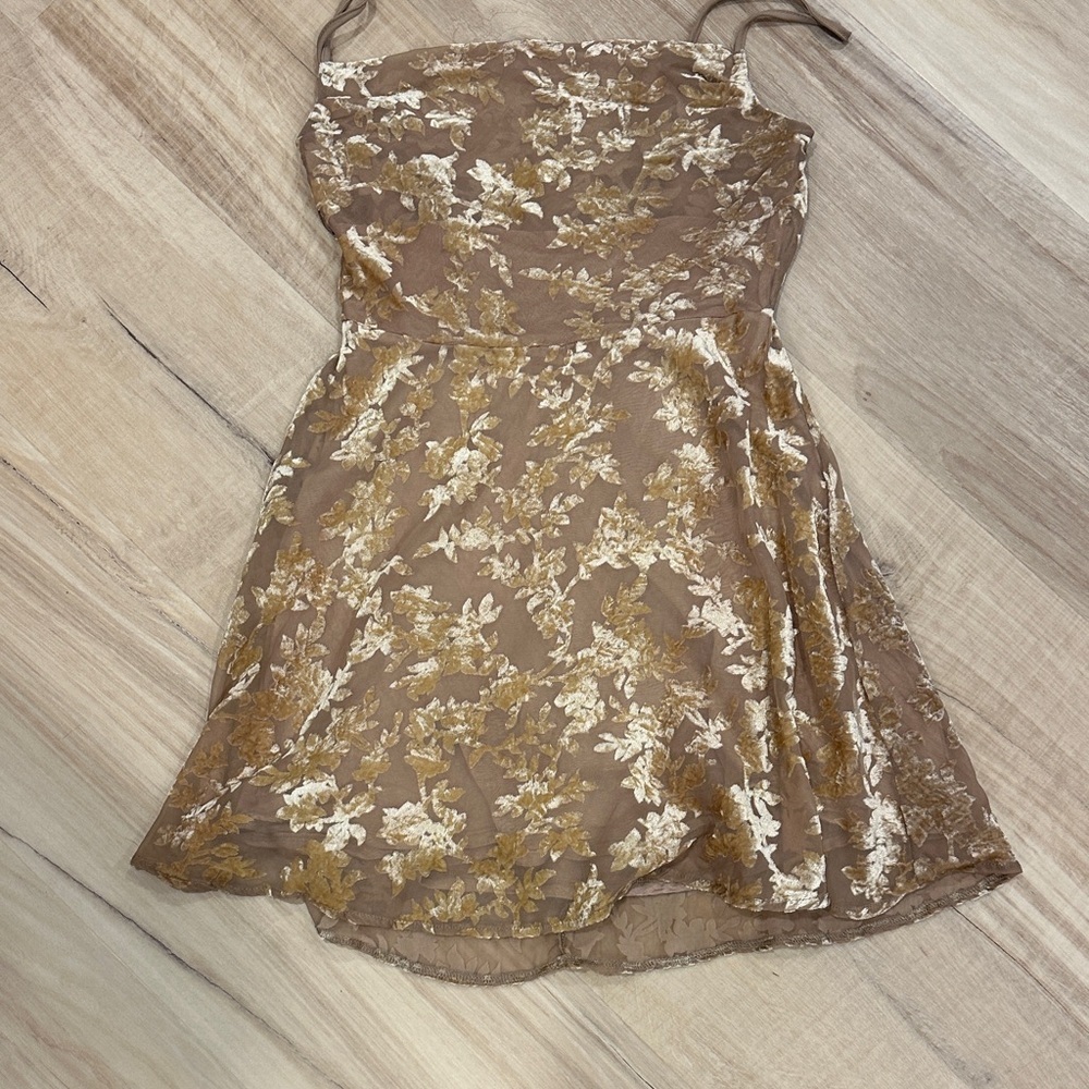 Le Lis Floral Velvet Mini Dress